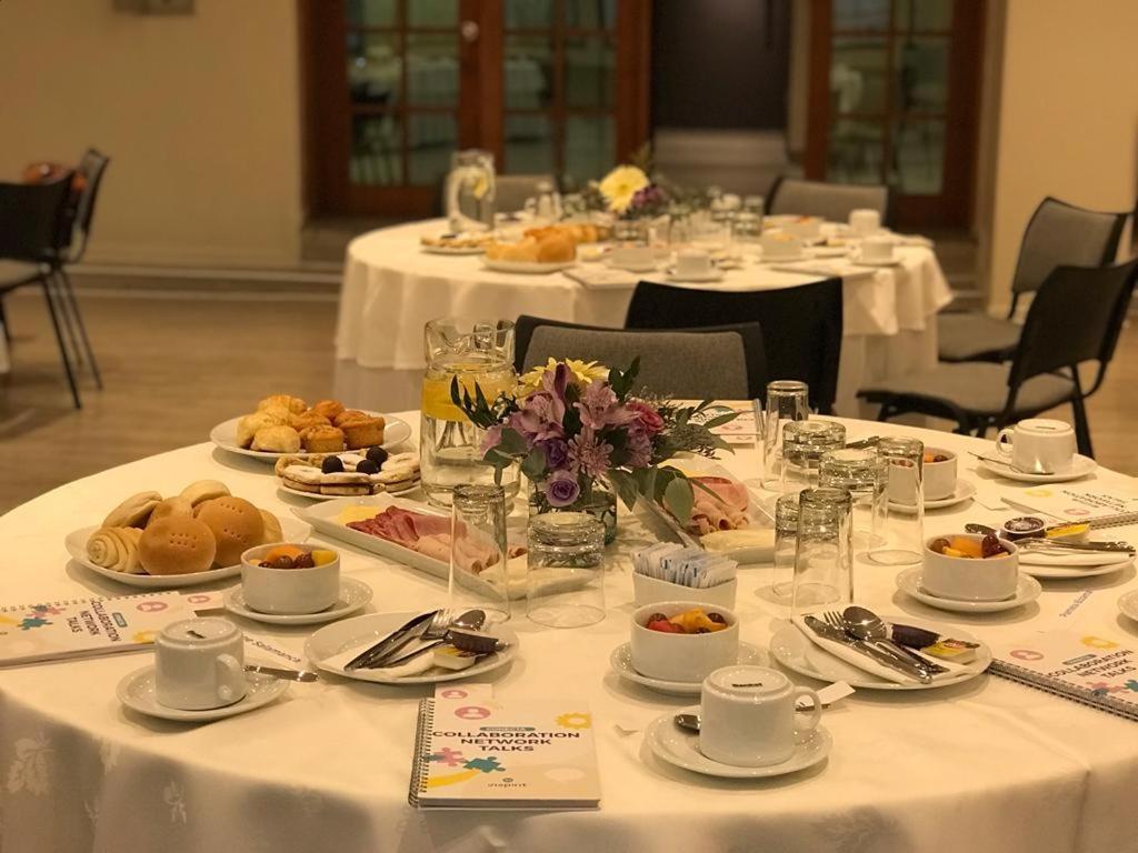 Hotel Diego De Velazquez Santiago Ngoại thất bức ảnh