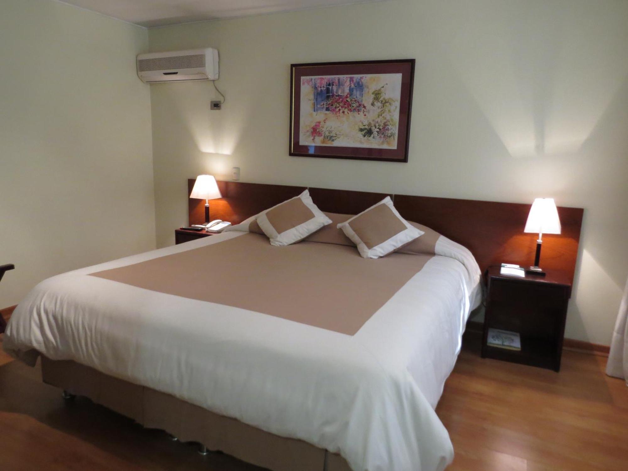 Hotel Diego De Velazquez Santiago Phòng bức ảnh